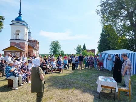 Презентация нового краеведческого издания прошла  в камешковском поселке Краснознаменский