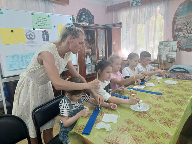 Мастер-класс по кубовой набойке провели  сотрудники музея Ковровского района